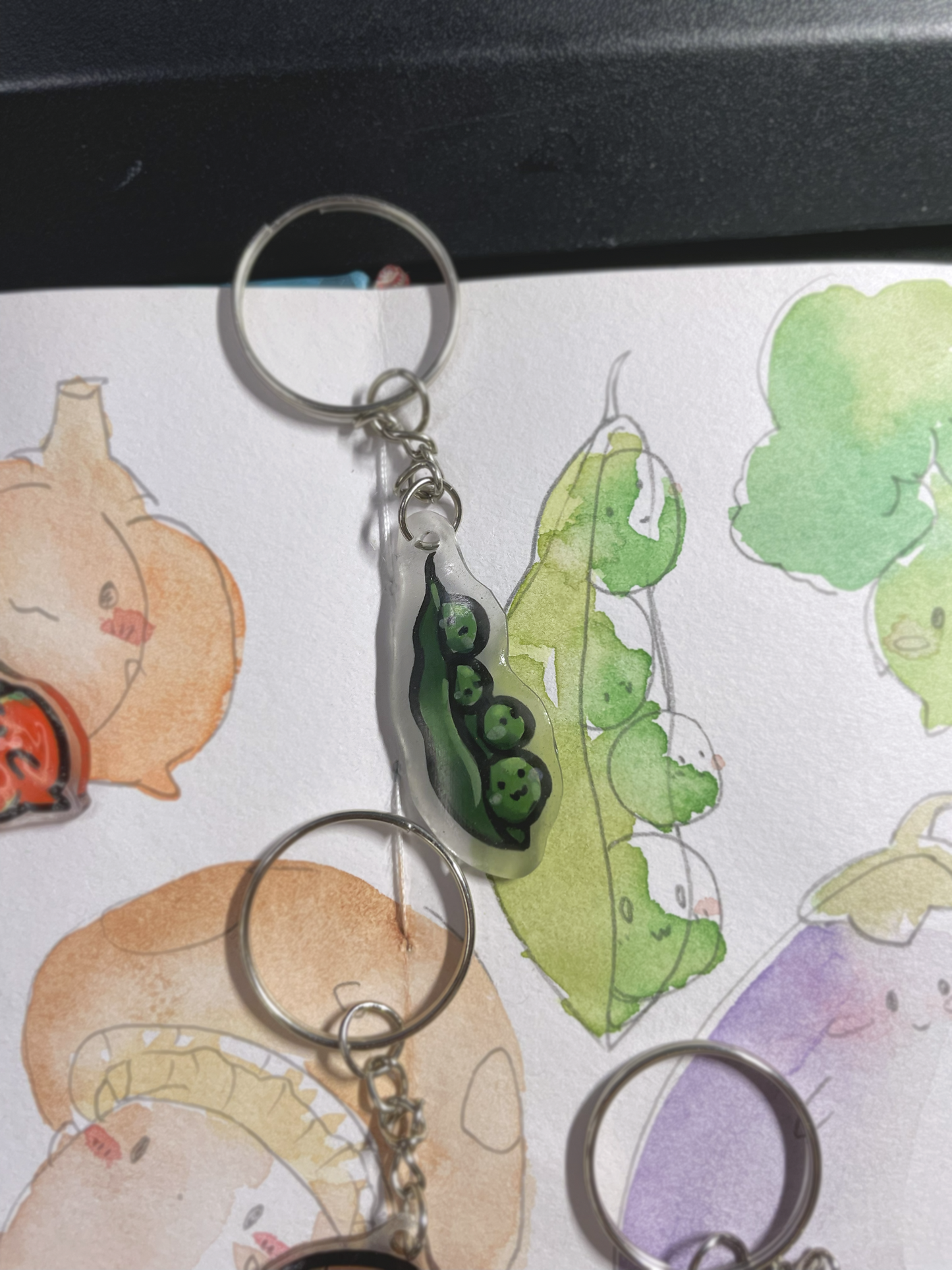 🥕 Twin Peas Veggie Keychain